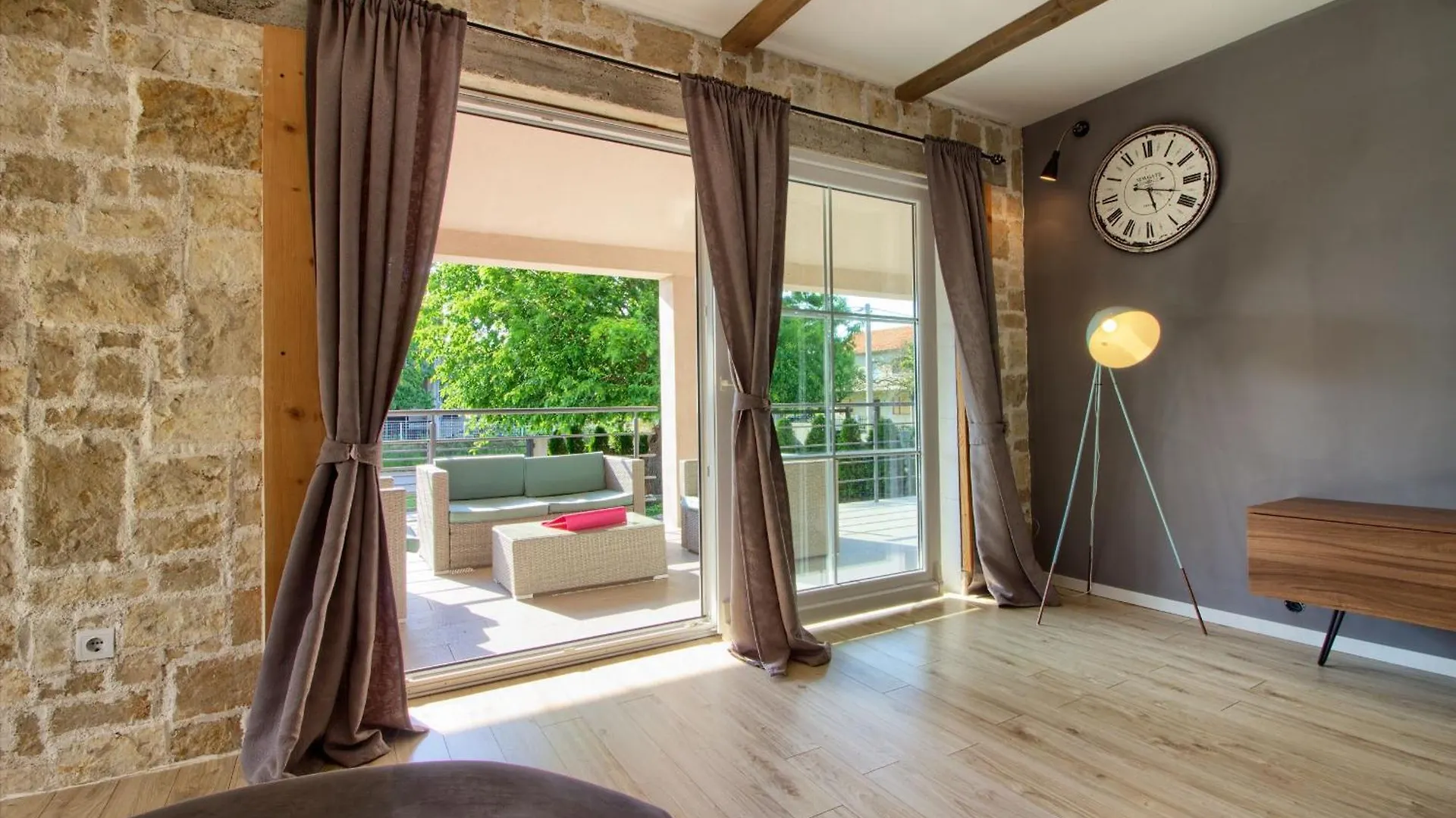 Ferienvilla Villa Nikolina Mit Privatem Pool Sisan Holiday home