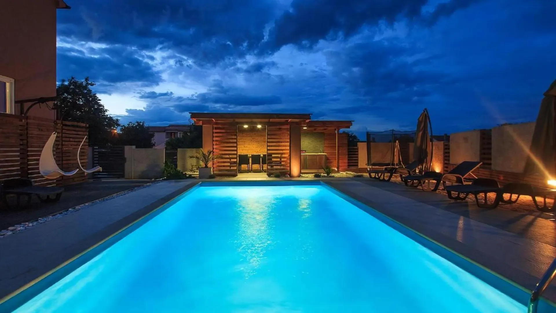 Ferienvilla Villa Nikolina Mit Privatem Pool Sisan